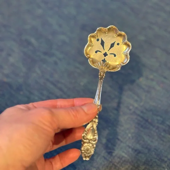 Sterling Silver antique vintage decorative slotted spoon - Picture 4 of 7